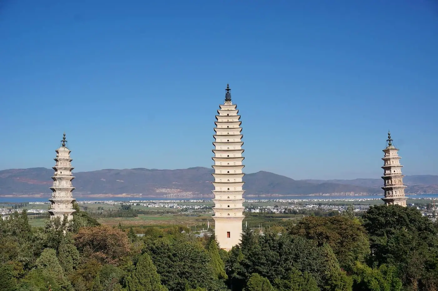 Dali old town and mountain scenery in Yunnan